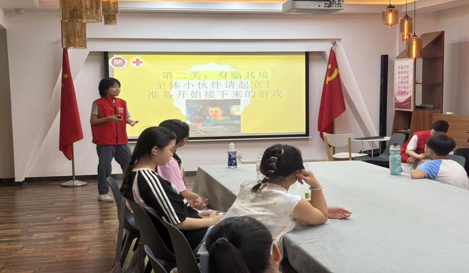 把急救课堂搬进社区，把反诈知识讲给老人听 ——天津师范大学红